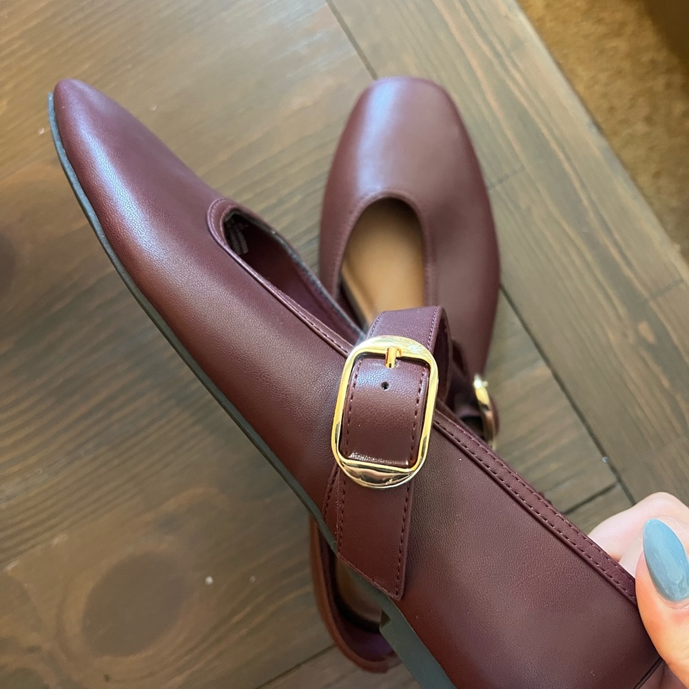 Old Navy Women's Maroon Mary Jane Flats - Picture 2 of 3